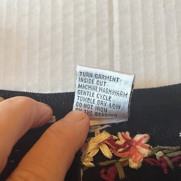 VTG-fashion bug-26/28-black-floral,button down, embroidered, cardigan sweater. - Picture 10 of 14